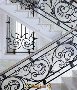 Мраморная лестница с узорчатыми коваными перилами Код: ЛП-24