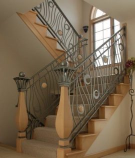 Оригинальные серые кованые перила с элементами дерева Код: ЛП-81