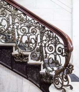 Кованые элитные  перила с  деревянным поручнем Код: ЛП-62