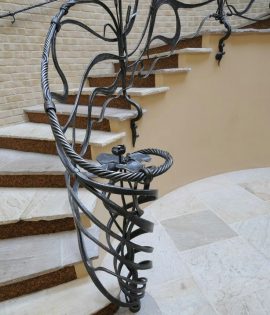 Лестница с коваными перилами ручной работы Код: ЛП-105
